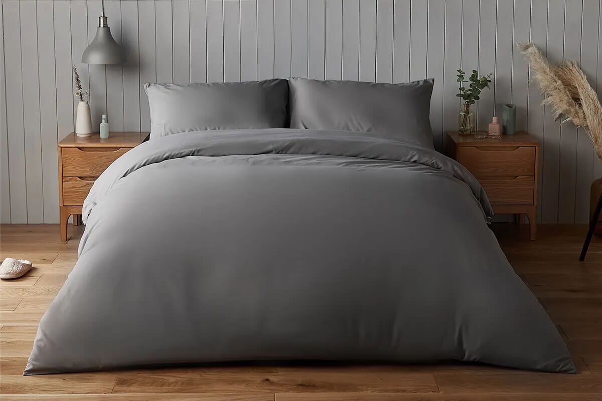 Image of the charcoal duvet cover set by silentnight.