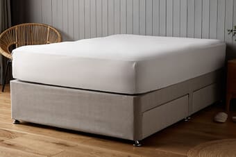 A product image for the Silentnight Supersoft Fitted Sheet - White