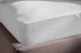 A product image for the Silentnight Washed Cotton Rich Fitted Sheet - White
