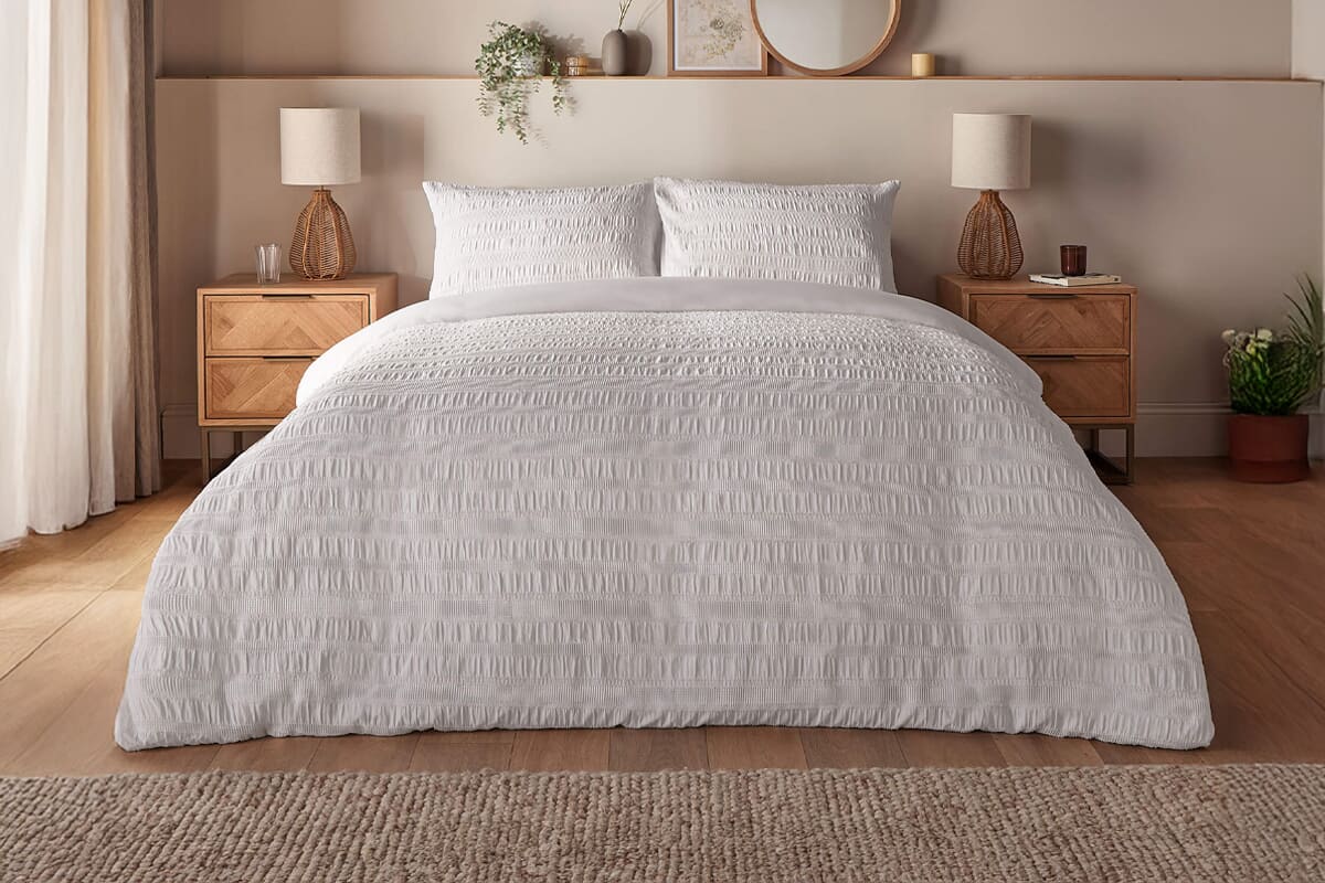 Silentnight Supersoft Seersucker Duvet Set – White