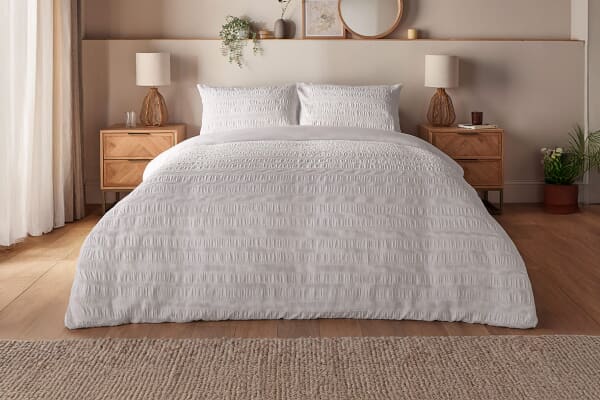 An image for Silentnight Supersoft Seersucker Duvet Set – White