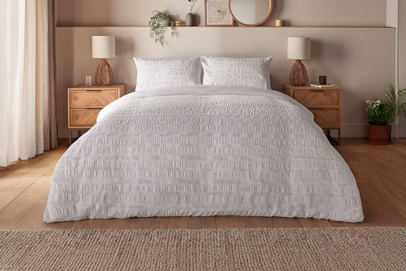 An image for Silentnight Supersoft Seersucker Duvet Set – White
