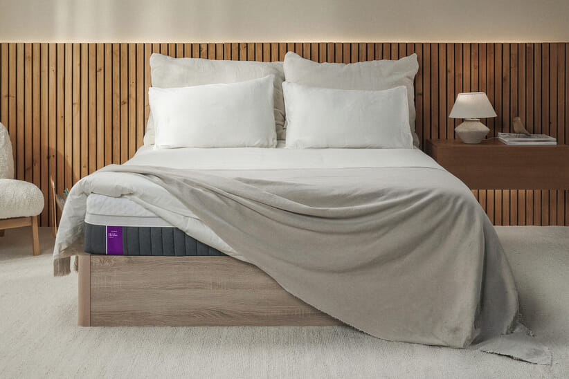 An image for Emma® Helix Hybrid Deluxe Mattress