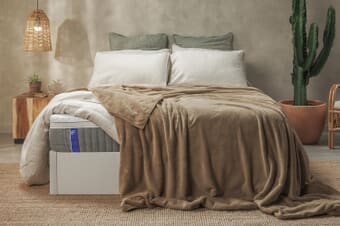 A product image for the Emma® Smart Hybrid Deluxe Mattress