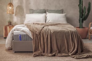 A product image for the Emma® Smart Hybrid Deluxe Mattress + Premium Divan Bed