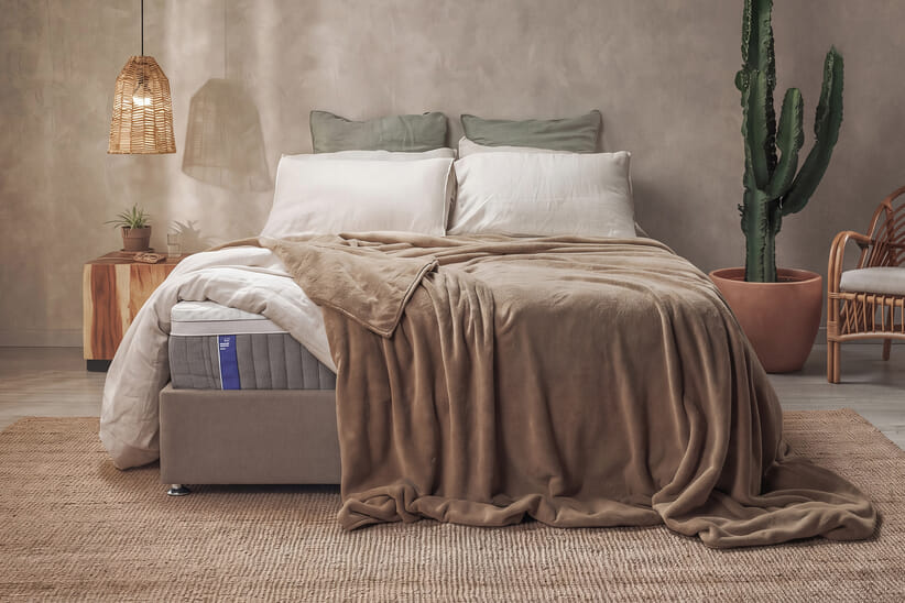 An image for Emma® Smart Hybrid Deluxe Mattress + Premium Divan Bed