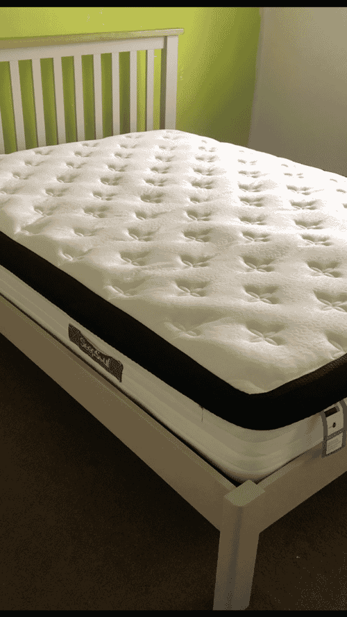 A customer photo for SleepSoul Cloud 800 Pocket Memory Mattress - Great mattress at a very competitive price comfy without being too soft or too h. Author: Deborah Warman. Dated: 2020-09-25