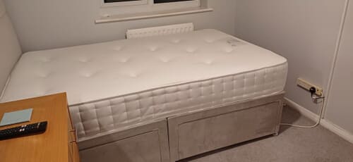 A customer photo for Rest Assured Venice Ortho 1400 Pocket Mattress - Lovely firm supportive mattress. Perfect for my bad back.. Author: Helen From Bracknell. Dated: 2025-02-25